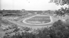 AB2.11.2 Campo sportivo con spettatori