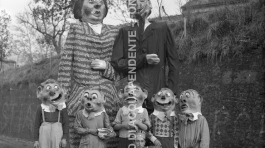 CA1.3.2 Carnevale 1950 La grande famiglia