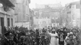 CA2.2.3 Carnevale 1938 Mascherata Matrimonio-in piazza