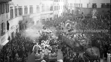 CA4.1.2 Carnevale 1951 In Piazza