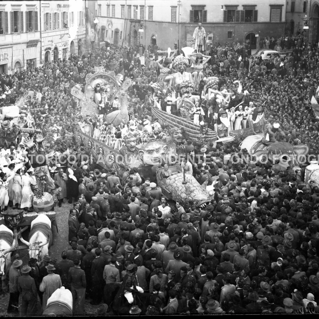 CA4.2.1 Carnevale 1951 In Piazza