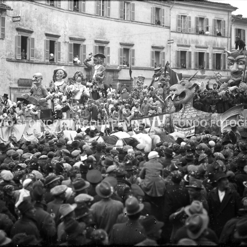 CA4.2.3 Carnevale 1939 In Piazza