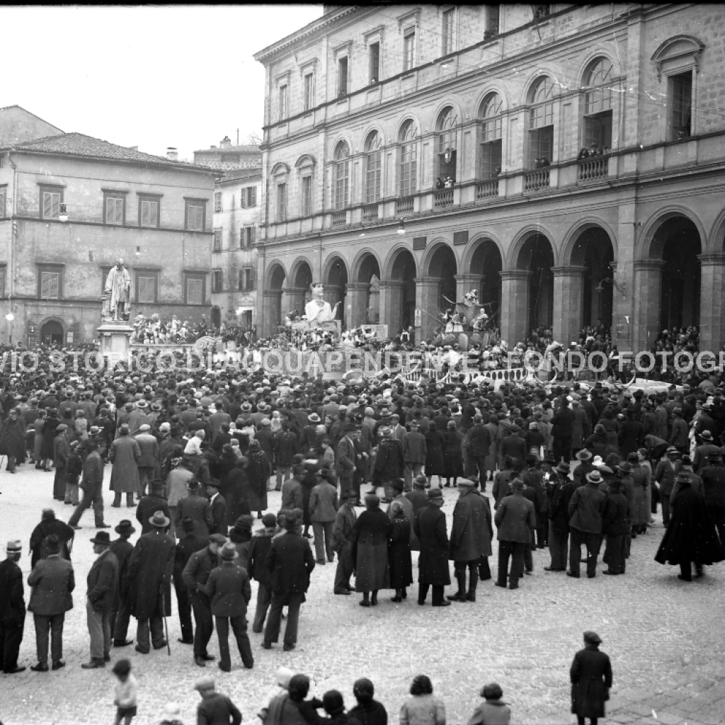 CA4.2.4 Carnevale 1938 In Piazza