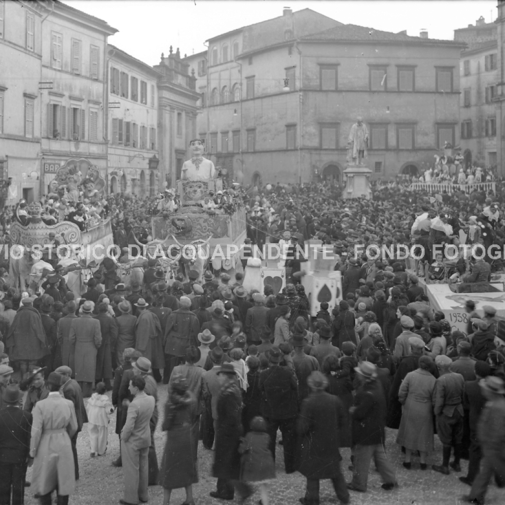 CA4.3.1 Carnevale 1938 In Piazza