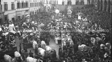 CA4.3.3 Carnevale 1952 In Piazza