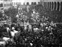 CA4.3.4 Carnevale 1952 In Piazza