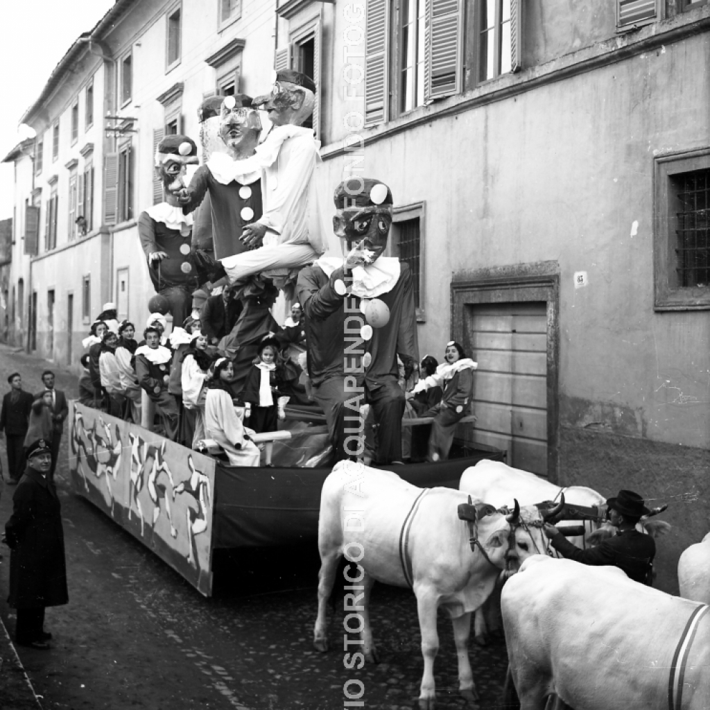 CB1.2.1 Carnevale 1952 Maschere in Campagna