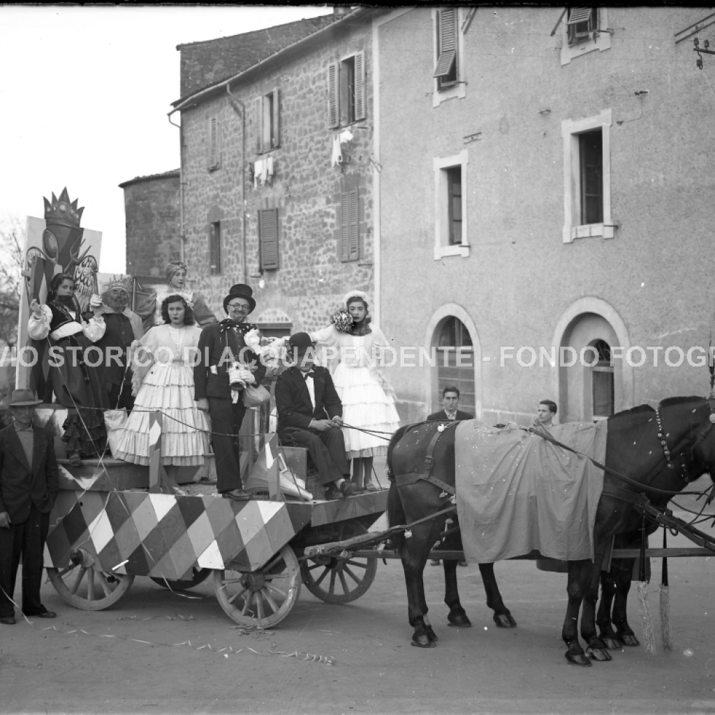 CB1.5.1 Carnevale 1952 Carro Re Carnevale