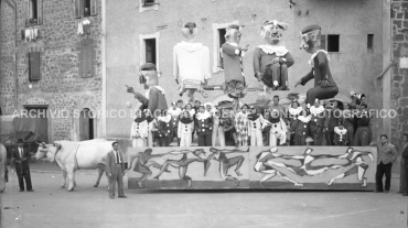 CB1.7.1 Carnevale 1952 Maschere in Campagna