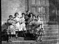 CB2.13.11 Carnevale 1960 - Ragazze Mascherate