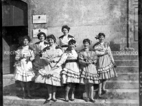 CB2.13.12 Carnevale 1960 - Ragazze Mascherate