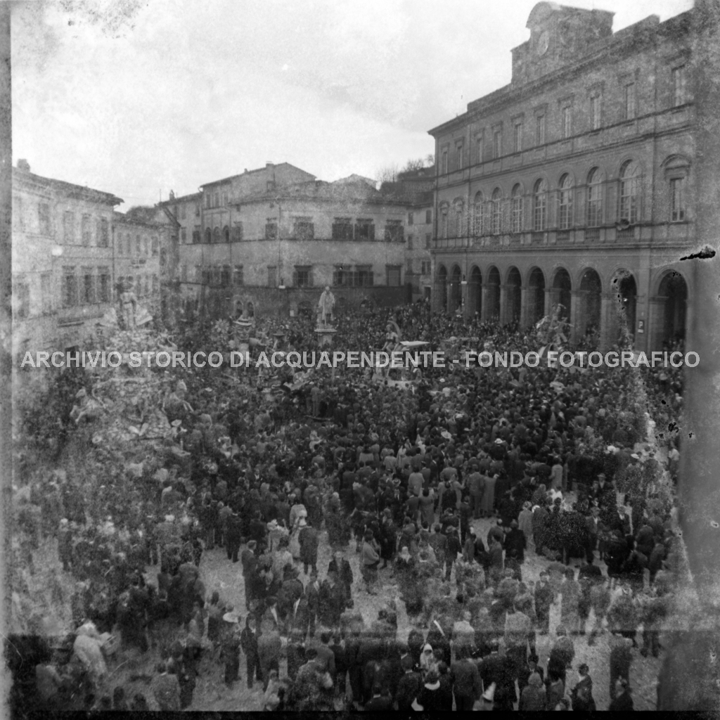 CB2.15.10 Carnevale 1960 in Piazza