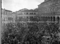CB2.15.11 Carnevale 1960 in Piazza