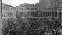 CB2.15.11 Carnevale 1960 in Piazza