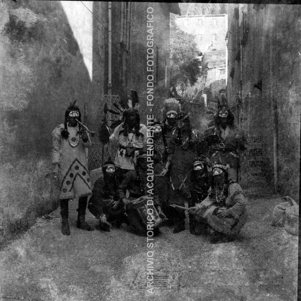 CB2.15.3 Carnevale 1960 - Mascherata in gruppo