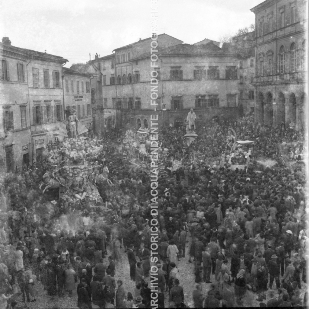 CB2.16.5 Carnevale 1960 in piazza