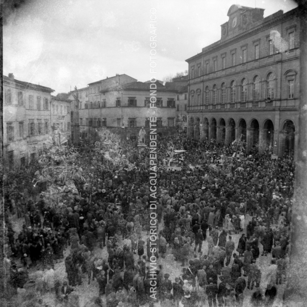 CB2.16.6 Carnevale 1960 in piazza