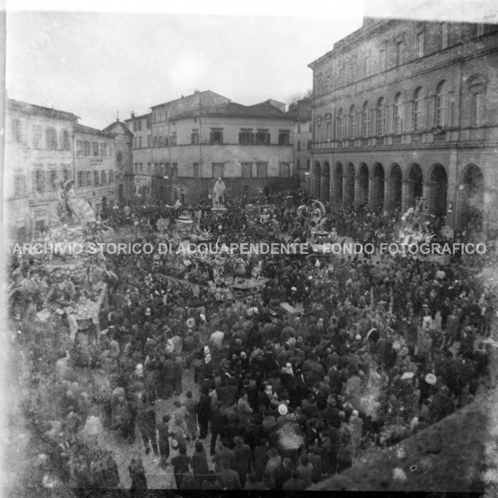 CB2.16.8 Carnevale 1960 in piazza