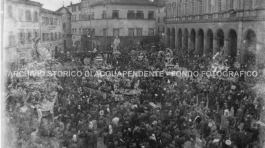CB2.16.8 Carnevale 1960 in piazza