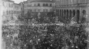CB2.16.8 Carnevale 1960 in piazza
