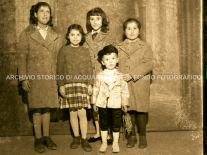 CB2.23.10 Carnevale 1961 - Ragazze con Mascherina