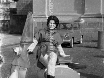 CB2.30.1 Carnevale 1962 - Maschera su Lambretta - Copia