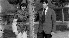 CB2.30.10 Carnevale 1962 - Maschera e ragazzo