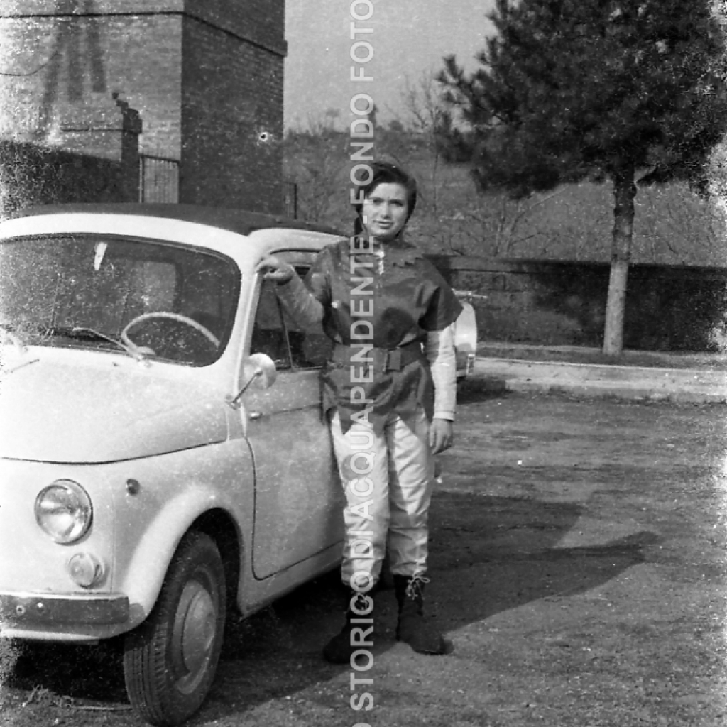 CB2.30.5 Carnevale 1962 - Maschera e Fiat 500