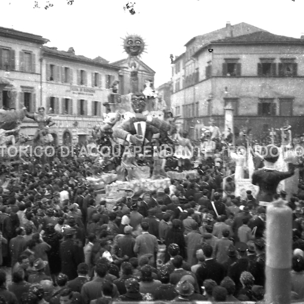 CB2.31.12 Carnevale 1962 - In Piazza