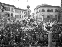 CB2.31.12 Carnevale 1962 - In Piazza