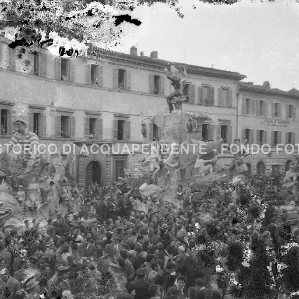 CB2.31.13 Carnevale 1962 - In Piazza