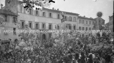CB2.31.13 Carnevale 1962 - In Piazza