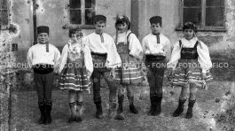 CB2.31.5 Carnevale 1962 - Gruppo maschere