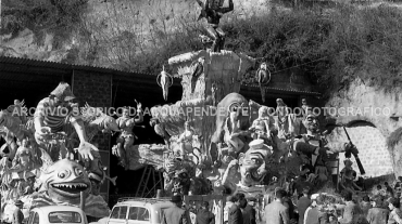 CB2.33.4 Carnevale 1962 - Carri al capannone