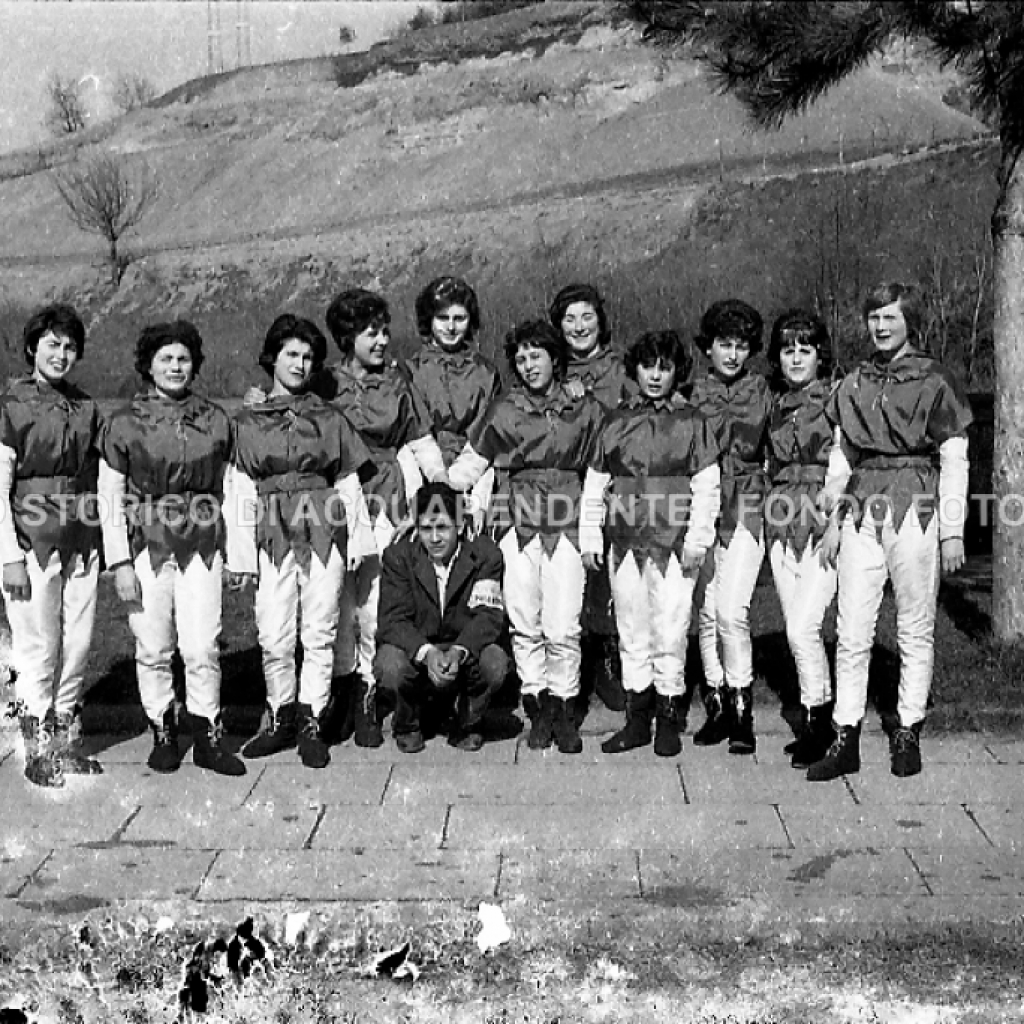 CB2.33.8 Carnevale 1962 - Gruppo Maschere