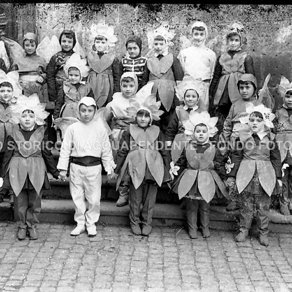 CB2.34.10 Carnevale 1962 - Gruppo mascherato