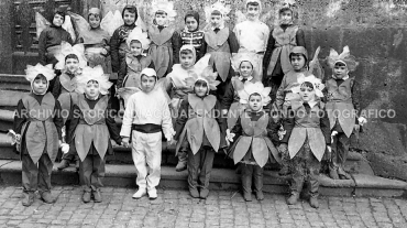 CB2.34.10 Carnevale 1962 - Gruppo mascherato