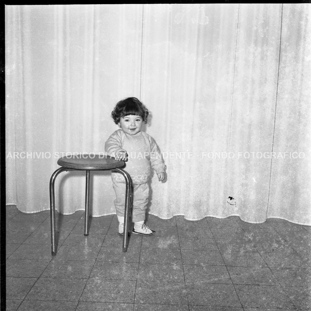 CB2.37.12 Carnevale 1963 - Bambina