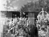 CB2.40.11 Carnevale 1963 - Carri davanti capannoni