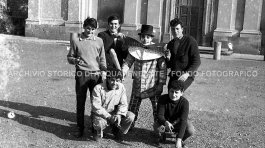 CB2.41.1 Carnevale 1963 - Gruppo Amici con Maschera