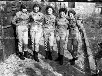 CB2.41.19. Carnevale 1963 - Ragazze mascherate