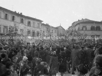 CB2.41.37 Carnevale 1963 - In Piazza