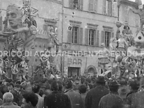 CB2.41.42 Carnevale 1963 - In Piazza - particolare