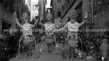 CB2.43.16 Carnevale 1963 - Mascherata in gruppo