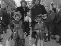 CB2.31.45 Carnevale 1962 - Mascherine con Mamme