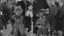 CB2.31.45 Carnevale 1962 - Mascherine con Mamme