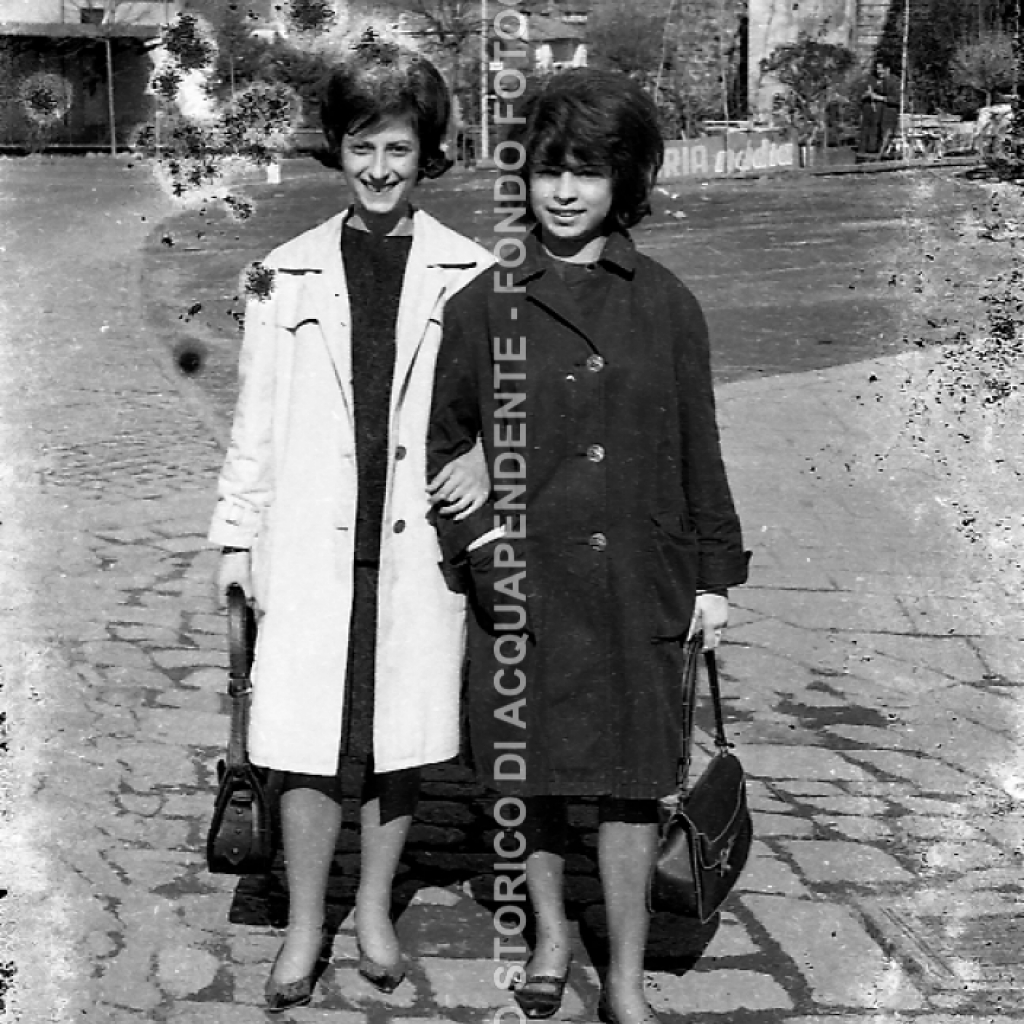 CB2.33.5 Carnevale 1962 - Rosanna Merli con amica