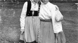 CB2.34.18 Carnevale 1962 - Ragazze Mascherate