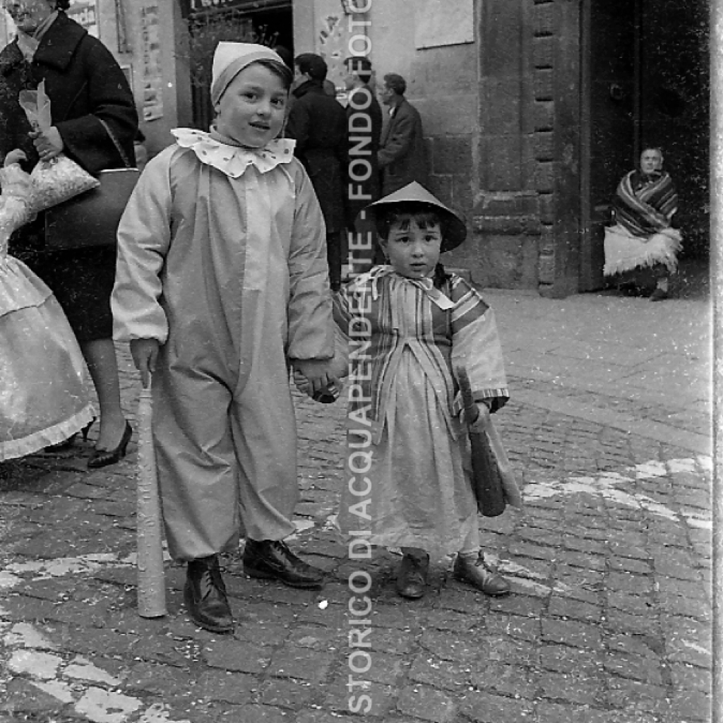 CB2.34.21 Carnevale 1962 - Mascherine