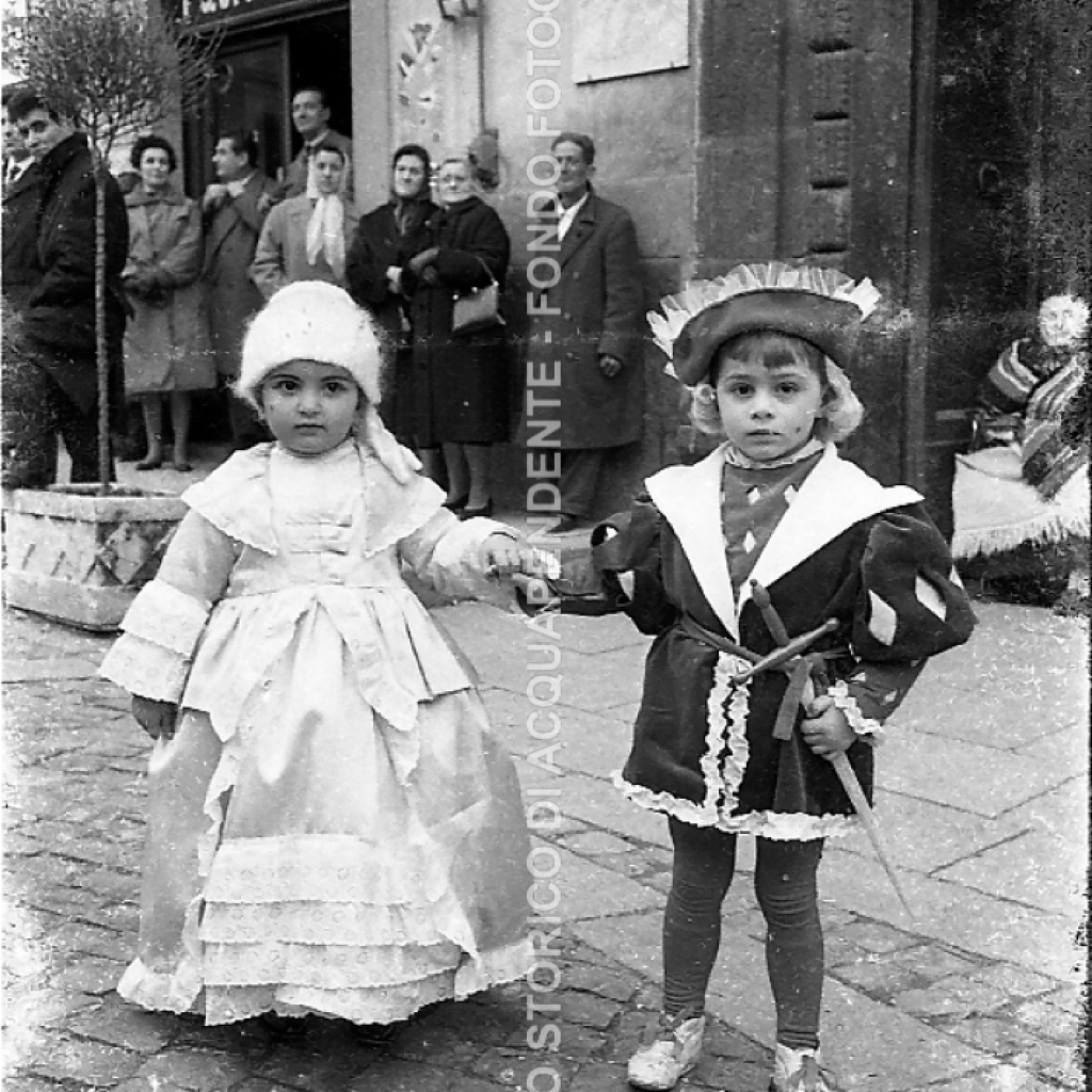 CB2.34.24 Carnevale 1962 - Mascherine